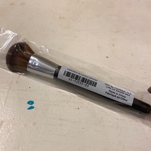 Younique tapered blusher brush